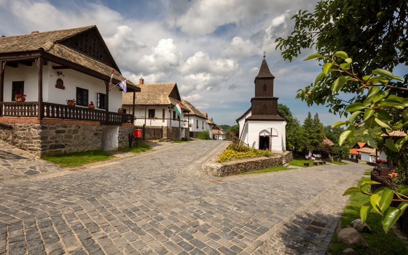 Hollókő