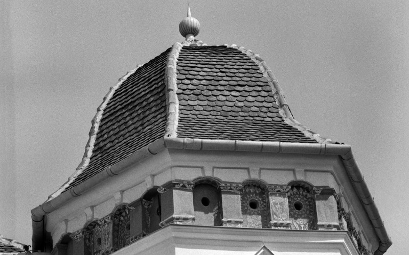 127.677N A délkeleti saroktorony törpeárkádjai - 1987, Dobos Lajos felvétele