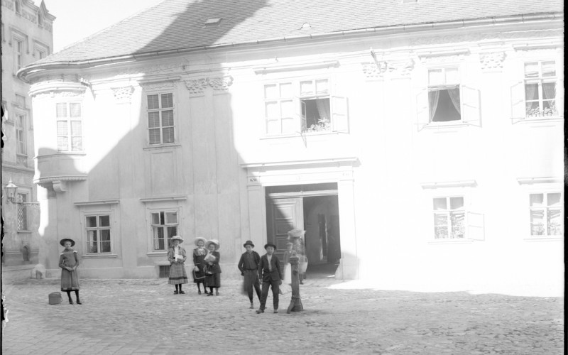 Sopron, Orsolya tér 4. 010.151N