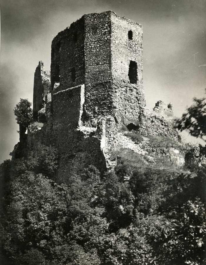  Csesznek, vár