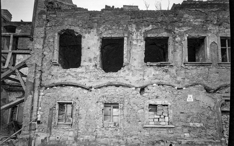 Budapest, Tárnok utca 14. helyreállítás előtt (Kozelka Tivadar felvétele, 1945 után) MÉM MDK Fotótár ltsz. 091.178bN 