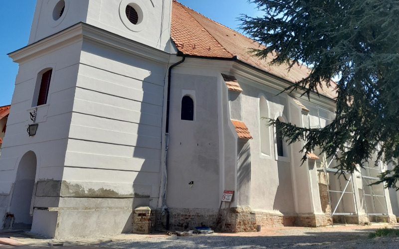 A templom a most zajló helyreállítás idején