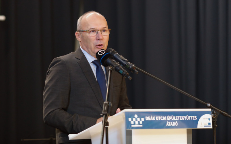 Porga Gyula Veszprém Megyei Jogú Város polgármestere