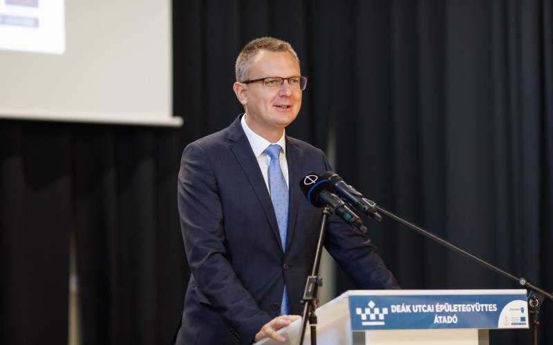 dr. Rétvári Bence miniszterhelyettes, parlamenti államtitkár a megnyitón