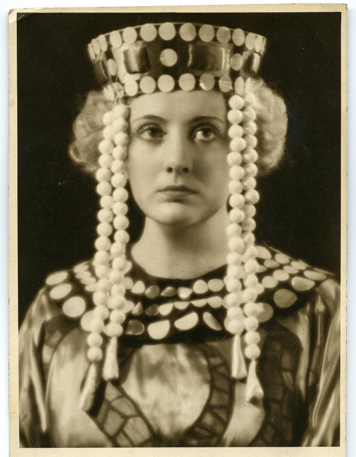 Walter Rózsi Silvana szerepében Ottorino Respighi A láng (La fiamma) című darabjában, 1935. MÉM MDK Múzeumi Osztály