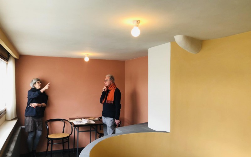 Bejárás a Weissenhofmuseum im Haus Le Corbusier épületében, Dr. Anja Krämer és Prof. em. Ferkai András. Fotó: Barki Márton