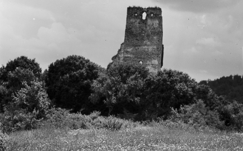 Váralmás (Almașu, Románia), az egykori vár romjai, MÉM MDK Fotótár ltsz. 090.302N (Szöllősy Kálmán, 1930-as évek) 