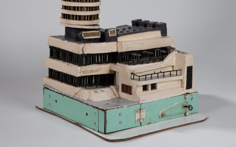 Molnár Szilveszter: A Szrogh György tervei alapján épült Budapest Szálló amatőr makettje, 1968 körül. A Magyar Építészeti Múzeum és Műemlékvédelmi Dokumentációs Központ (MÉM MDK) gyűjteményében