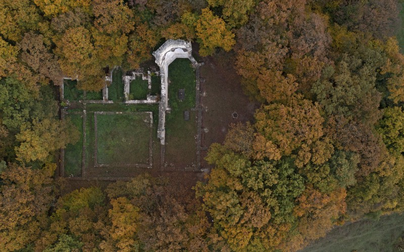 Nagyvázsony – Barátipuszta, pálos templom- és kolostorrom, F. Tóth Gábor, 2023, MÉM MDK Fotótár ltsz. 248.702D