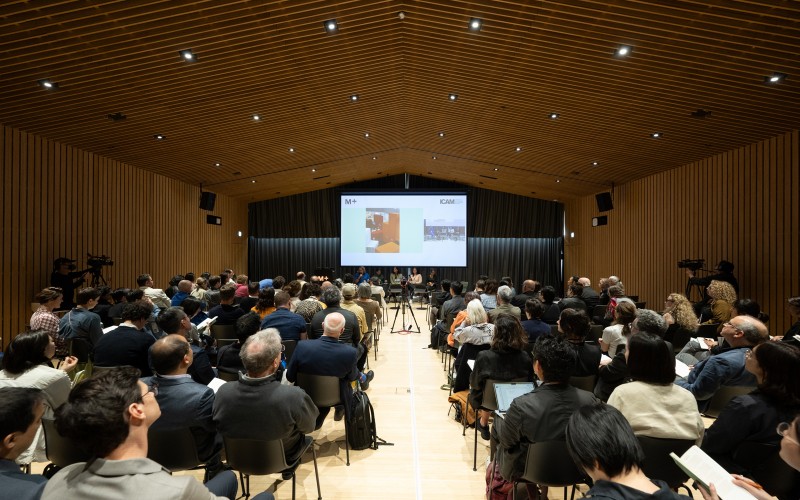 Előadás az M+ Forumon. Fotó © Felix S. C. Wong