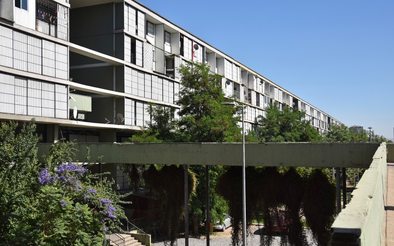 Villa Portales, Santiago (tervezők: Carlos Bresciani, Héctor Valdés, Fernando Castillo Velasco és Carlos Garcia Huidobro), 1953–1967, fotó: Sebestyén Ágnes Anna
