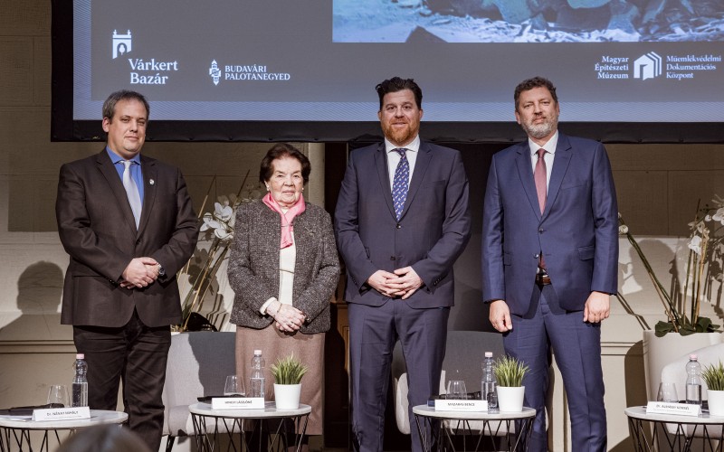 Dr. Nánay Mihály, Hingyi Lászlóné, Madaras Bence és dr. Almássy Kornél, Fotó: Várkapitányság