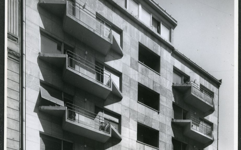 Weltzl János: Társasház, Budapest, XI. ker., Bercsényi utca 14. (1941–1942), utcai homlokzat, fotó: Kozelka Tivadar. MÉM MDK Múzeumi Osztály, Kozelka Tivadar hagyatéka
