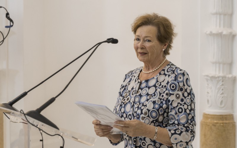 Császár Angela színművésznő, az MMA rendes tagja