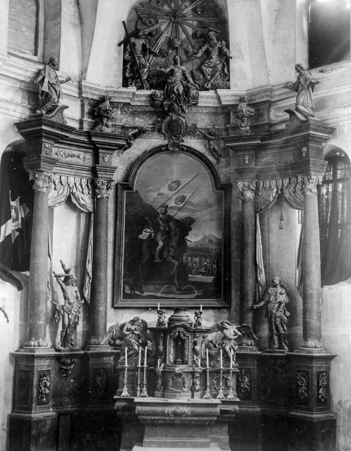 A főoltár a felújítási munkálatok megkezdése előtt. Lehrbaum szerencsi fényképész felvétele, 1931. MÉM MDK, Fotótár, ltsz. 15.221PD