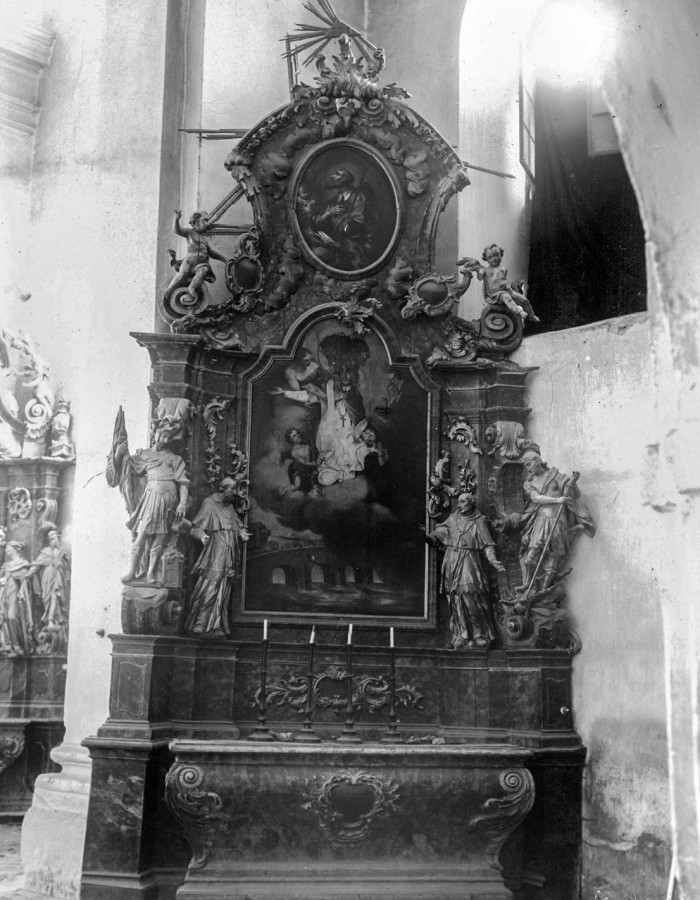 A Nepomuki Szent János-mellékoltár a felújítási munkálatok megkezdése előtt. Lehrbaum szerencsi fényképész felvétele, 1931. MÉM MDK, Fotótár, ltsz. 15.223PD